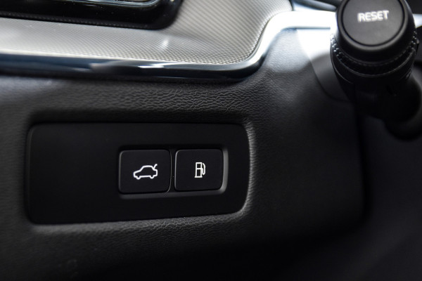 Volvo XC60 2.0 T6 Plug-in hybrid AWD Plus Dark | S/K-Panodak | Dig. Cockpit | Adapt. Cruise | Memory Stoelen | Elek. Klep | Stoel-+stuurverw. | Camera | NAV+App. Connect | LM 19" | 2835