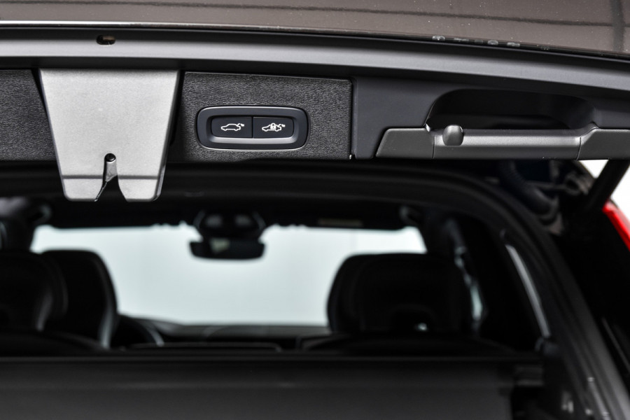 Volvo XC60 2.0 T6 Plug-in hybrid AWD Plus Dark | S/K-Panodak | Dig. Cockpit | Adapt. Cruise | Memory Stoelen | Elek. Klep | Stoel-+stuurverw. | Camera | NAV+App. Connect | LM 19" | 2835