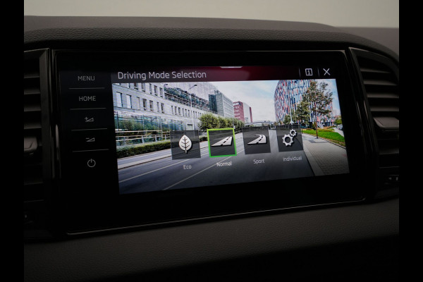 Škoda Karoq 1.5 TSI ACT 150pk DSG Sportline Business Panorama Trekhaak 360 Camera Stoelverwarming 147