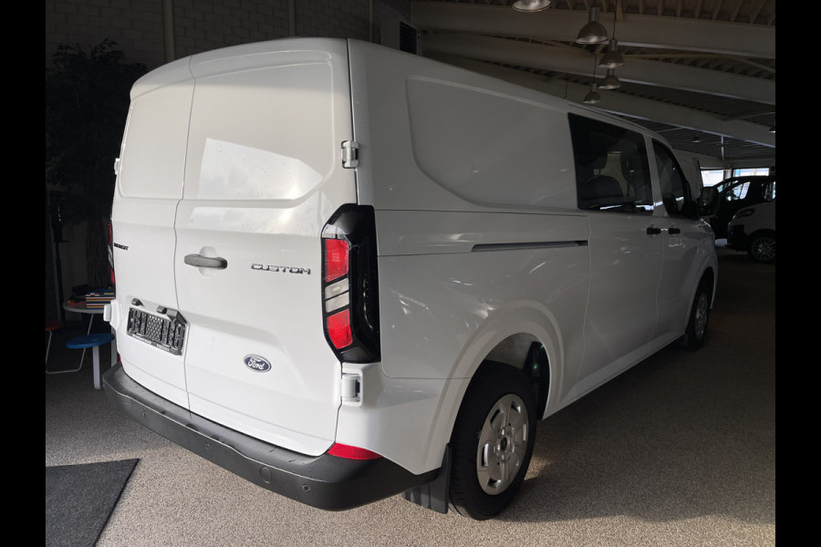 Ford Transit Custom 340 2.0 TDCI L2H1 Trend DC 5 persoons / originele Ford dubbel cabine / bpm vrij / NIEUW / vaste prijs rijklaar € 39.950 ex btw / lease vanaf € / airco / cruise / vol opties !