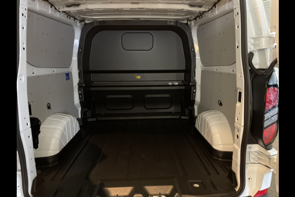 Ford Transit Custom 340 2.0 TDCI L2H1 Trend DC 5 persoons / originele Ford dubbel cabine / bpm vrij / NIEUW / vaste prijs rijklaar € 39.950 ex btw / lease vanaf € / airco / cruise / vol opties !