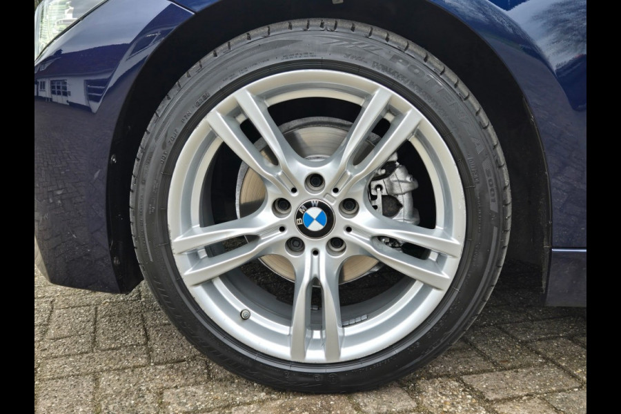 BMW 3-serie 320I XDRIVE M SPORT I LEDER I PANORAMA I NAVIGATIE PROFF. I