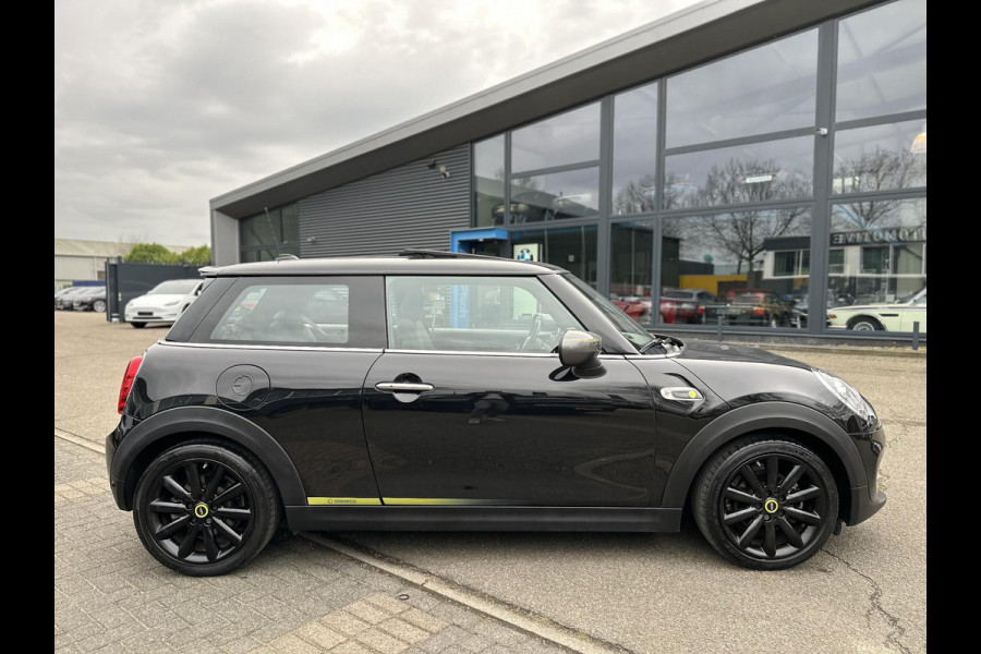 MINI Mini Electric Yours 33 kWh 3 FASE OPLADEN SOH 97% | PANO DAK | STOELVERARMING | CAMERA | APPLE CARPLAY | NAVI | FULL LED | KEYLES | 12M MND BOVAG GARANTIE