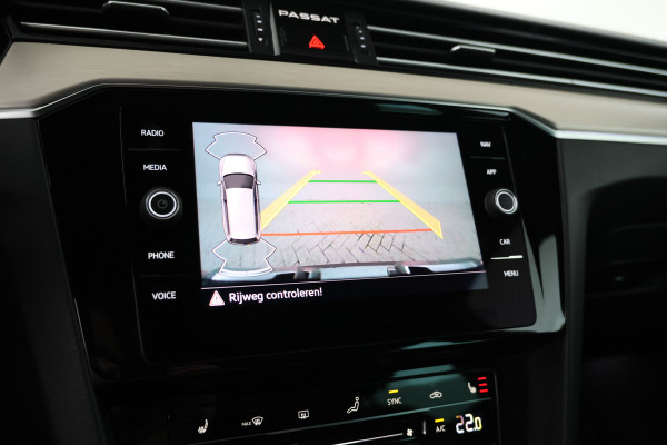 Volkswagen Passat Variant 2.0 TDI Elegance Business R - Automaat, navigatie, Apple CarPlay, Climate