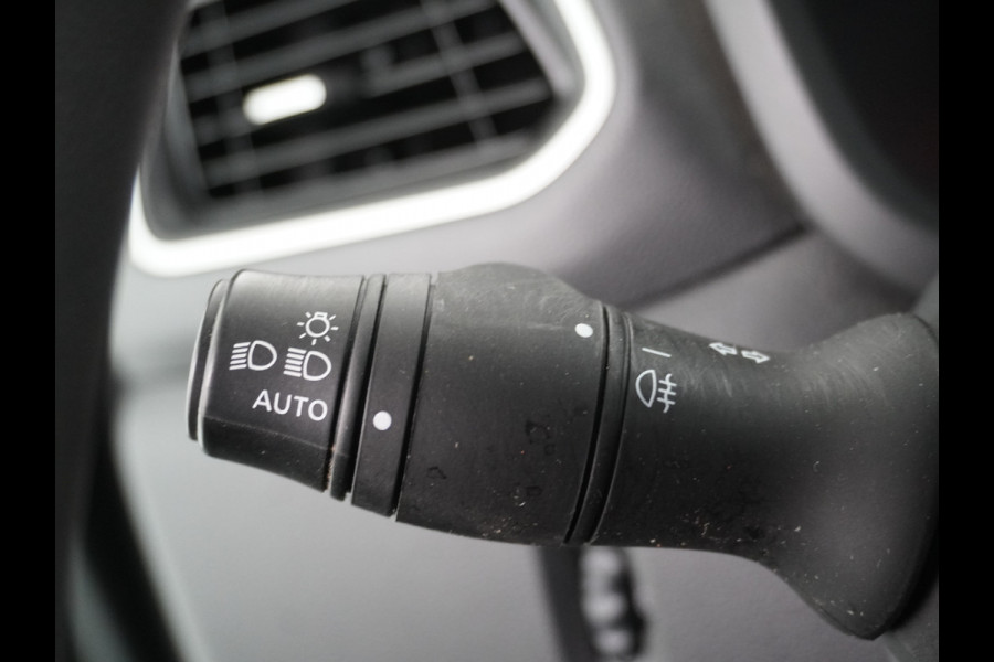 Renault Master T35 2.3dCi 135pk L2H2 3p Navi Camera Airco Pdc Trekhaak Cruise Control R-Link Nieuw Model ! Bluetooth DAB Led Regensensor Betonplex Vloer Lat om Lat Betimmering 1e Eigenaar 2.500kg Trekgewicht Euro 6