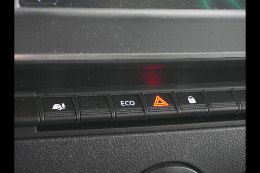 Renault Master T35 2.3dCi 135pk L2H2 3p Navi Camera Airco Pdc Trekhaak Cruise Control R-Link Nieuw Model ! Bluetooth DAB Led Regensensor Betonplex Vloer Lat om Lat Betimmering 1e Eigenaar 2.500kg Trekgewicht Euro 6