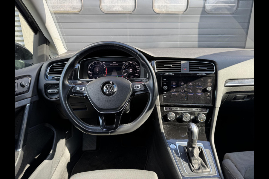 Volkswagen Golf 1.5 TSI Highline Business R-Line | Navigatie | Camera | Adaptive Cruise Control | Lane Assist | DAB |