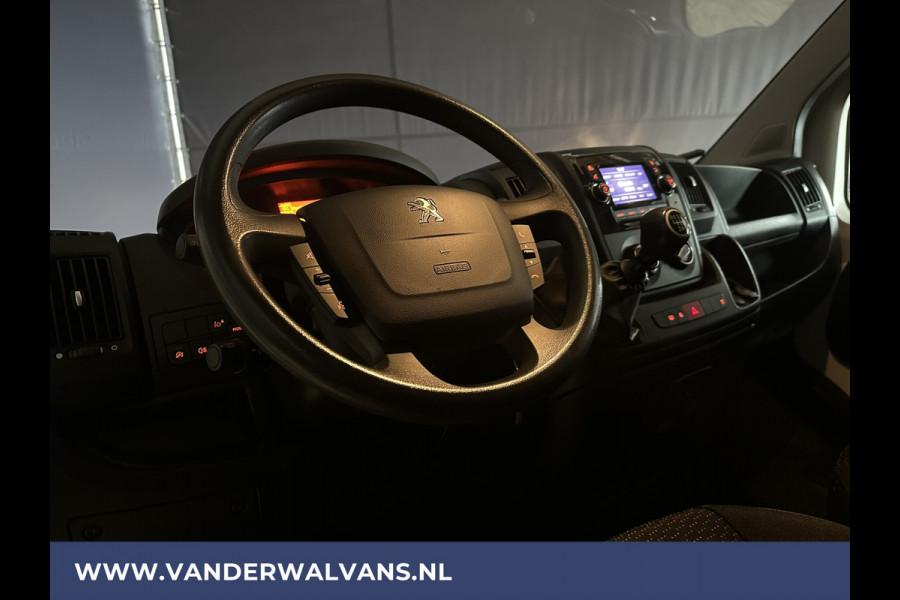 Peugeot Boxer 2.2 BlueHDi 120pk L2H1 Euro6 Airco | 2x zijdeur | Camera | Navigatie | Imperiaal | 2500kg Trekhaak Cruisecontrol, Parkeersensoren, Bijrijdersbank