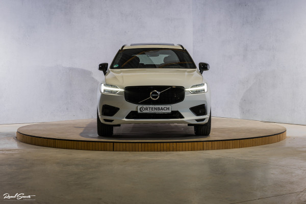 Volvo XC60 2.0 Recharge T8 AWD R-Design | Panorama dak | Zwenkbare trekhaak | Apple carplay | Cruise control |