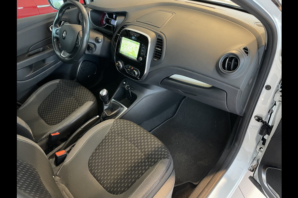 Renault Captur 0.9 TCe Intens Led mistlampen - Lederen stuurwiel - Cruise control - Achteruitrij camera - navigatie - Airco - getint glas achter - parkeersensoren achter - bluetooth