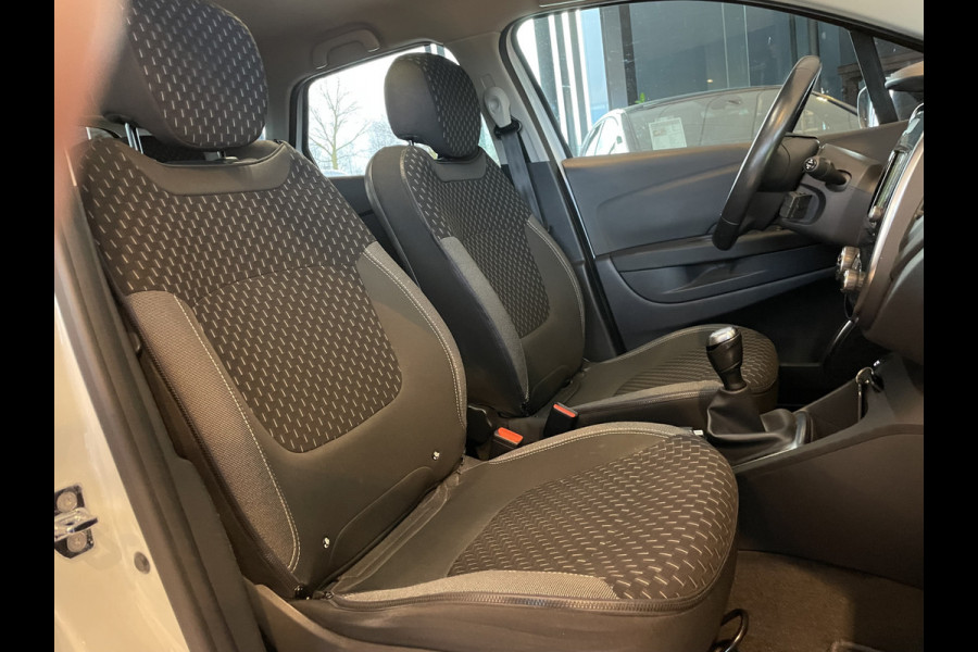 Renault Captur 0.9 TCe Intens Led mistlampen - Lederen stuurwiel - Cruise control - Achteruitrij camera - navigatie - Airco - getint glas achter - parkeersensoren achter - bluetooth