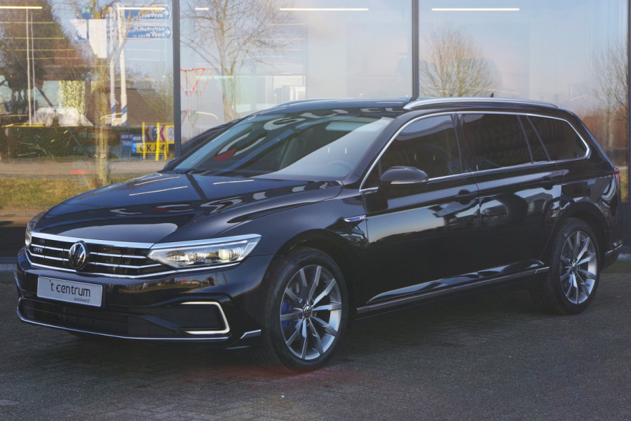 Volkswagen Passat Variant 1.4 TSI PHEV GTE 218 PK Business, Panoramadak, Elek. Trekhaak, Leder, Massage, Camera