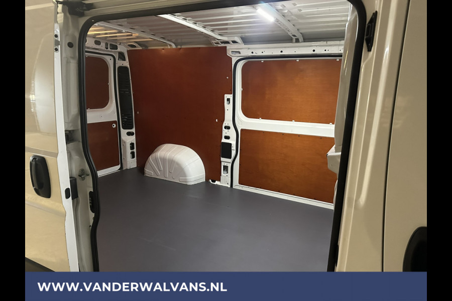 Peugeot Boxer 2.2 BlueHDi 120pk L2H1 Euro6 Airco | 2x zijdeur | Camera | Navigatie | Imperiaal | 2500kg Trekhaak Cruisecontrol, Parkeersensoren, Bijrijdersbank