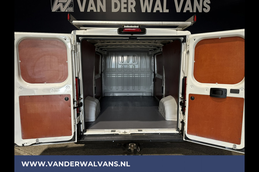 Peugeot Boxer 2.2 BlueHDi 120pk L2H1 Euro6 Airco | 2x zijdeur | Camera | Navigatie | Imperiaal | 2500kg Trekhaak Cruisecontrol, Parkeersensoren, Bijrijdersbank