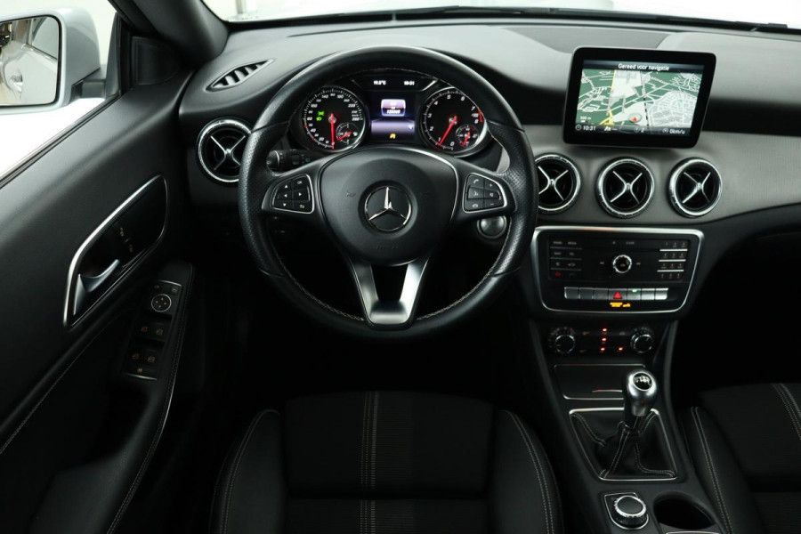 Mercedes-Benz CLA-Klasse Shooting Brake 180 Business Solution | Carplay | Camera | Half leder | Navigatie | Cruise control | Airco | Bluetooth | Sportstoelen
