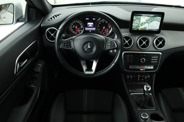 Mercedes-Benz CLA-Klasse Shooting Brake 180 Business Solution | Carplay | Camera | Half leder | Navigatie | Cruise control | Airco | Bluetooth | Sportstoelen