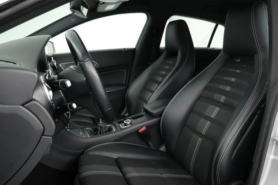 Mercedes-Benz CLA-Klasse Shooting Brake 180 Business Solution | Carplay | Camera | Half leder | Navigatie | Cruise control | Airco | Bluetooth | Sportstoelen