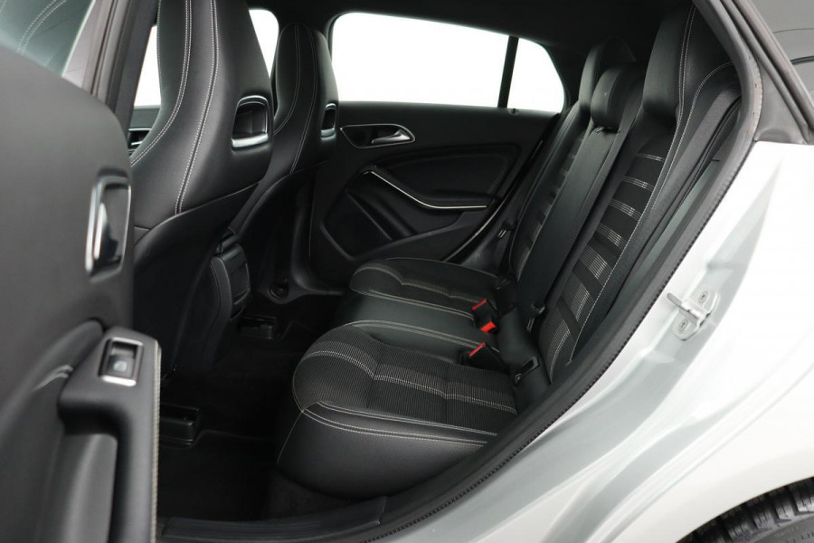 Mercedes-Benz CLA-Klasse Shooting Brake 180 Business Solution | Carplay | Camera | Half leder | Navigatie | Cruise control | Airco | Bluetooth | Sportstoelen