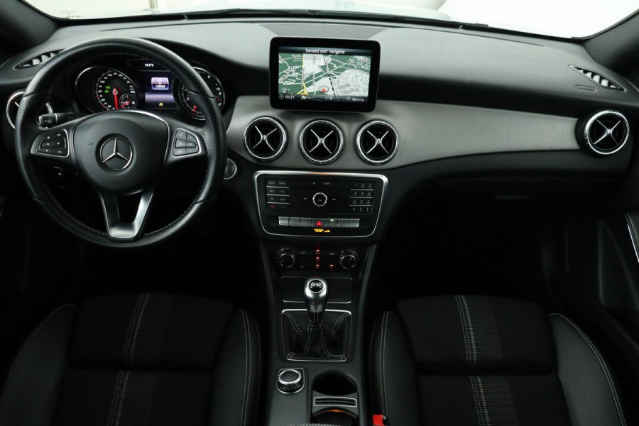 Mercedes-Benz CLA-Klasse Shooting Brake 180 Business Solution | Carplay | Camera | Half leder | Navigatie | Cruise control | Airco | Bluetooth | Sportstoelen
