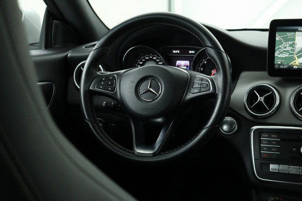Mercedes-Benz CLA-Klasse Shooting Brake 180 Business Solution | Carplay | Camera | Half leder | Navigatie | Cruise control | Airco | Bluetooth | Sportstoelen