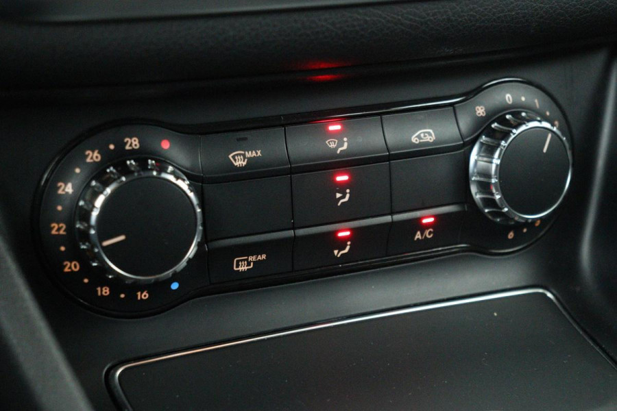 Mercedes-Benz CLA-Klasse Shooting Brake 180 Business Solution | Carplay | Camera | Half leder | Navigatie | Cruise control | Airco | Bluetooth | Sportstoelen