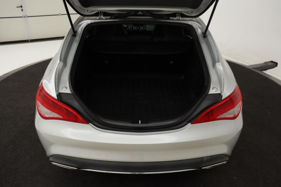 Mercedes-Benz CLA-Klasse Shooting Brake 180 Business Solution | Carplay | Camera | Half leder | Navigatie | Cruise control | Airco | Bluetooth | Sportstoelen