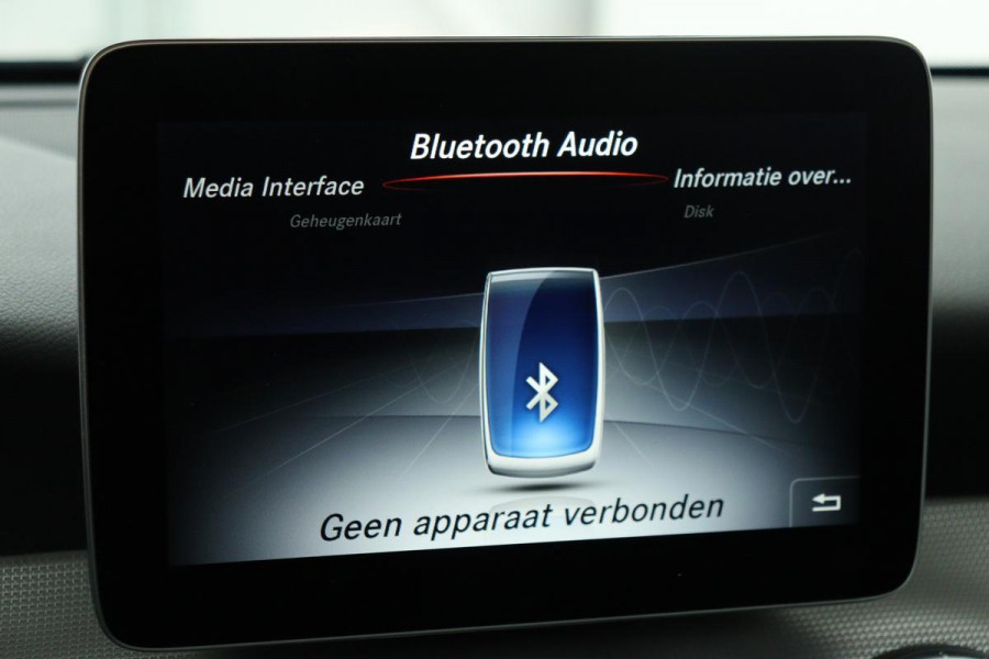 Mercedes-Benz CLA-Klasse Shooting Brake 180 Business Solution | Carplay | Camera | Half leder | Navigatie | Cruise control | Airco | Bluetooth | Sportstoelen