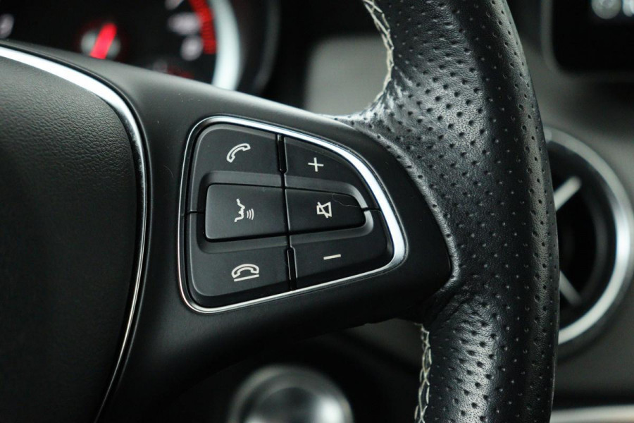 Mercedes-Benz CLA-Klasse Shooting Brake 180 Business Solution | Carplay | Camera | Half leder | Navigatie | Cruise control | Airco | Bluetooth | Sportstoelen
