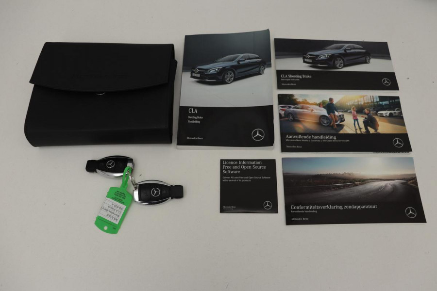 Mercedes-Benz CLA-Klasse Shooting Brake 180 Business Solution | Carplay | Camera | Half leder | Navigatie | Cruise control | Airco | Bluetooth | Sportstoelen