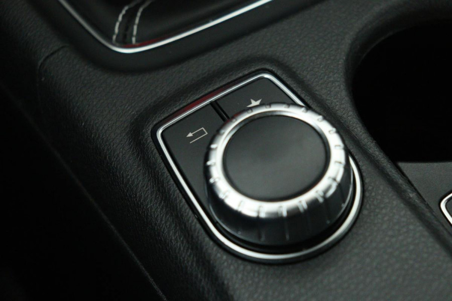 Mercedes-Benz CLA-Klasse Shooting Brake 180 Business Solution | Carplay | Camera | Half leder | Navigatie | Cruise control | Airco | Bluetooth | Sportstoelen
