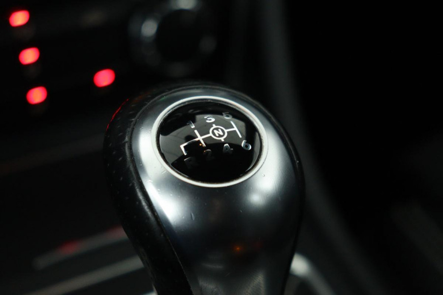 Mercedes-Benz CLA-Klasse Shooting Brake 180 Business Solution | Carplay | Camera | Half leder | Navigatie | Cruise control | Airco | Bluetooth | Sportstoelen