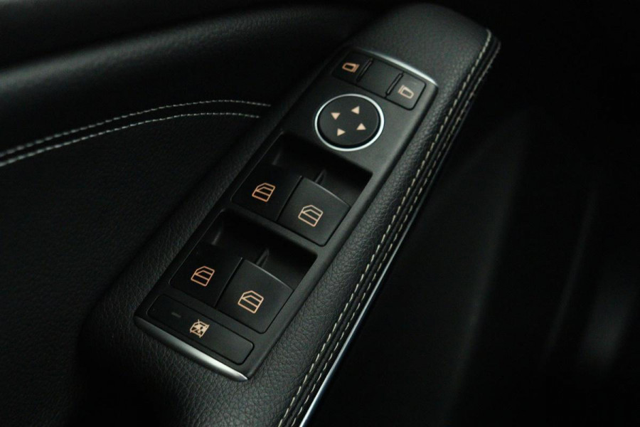 Mercedes-Benz CLA-Klasse Shooting Brake 180 Business Solution | Carplay | Camera | Half leder | Navigatie | Cruise control | Airco | Bluetooth | Sportstoelen