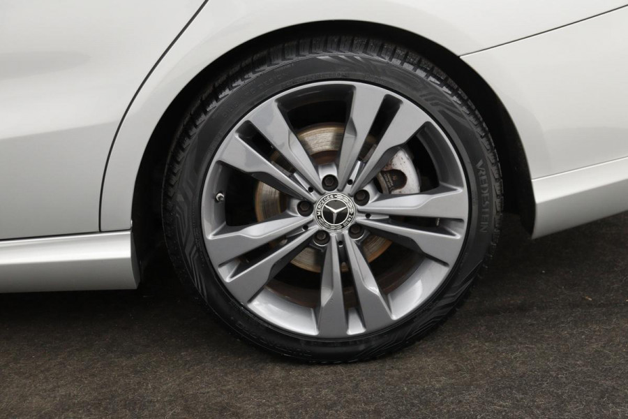 Mercedes-Benz CLA-Klasse Shooting Brake 180 Business Solution | Carplay | Camera | Half leder | Navigatie | Cruise control | Airco | Bluetooth | Sportstoelen