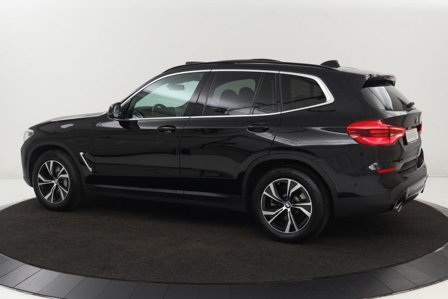 BMW X3 xDrive30e Advantage | Head-Up | Panoramadak | Adaptive cruise | Stoelverwarming | Carplay | Camera | Live Cockpit | Adaptive LED | Sfeerverlichting | Navigatie