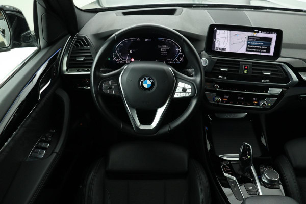 BMW X3 xDrive30e Advantage | Head-Up | Panoramadak | Adaptive cruise | Stoelverwarming | Carplay | Camera | Live Cockpit | Adaptive LED | Sfeerverlichting | Navigatie