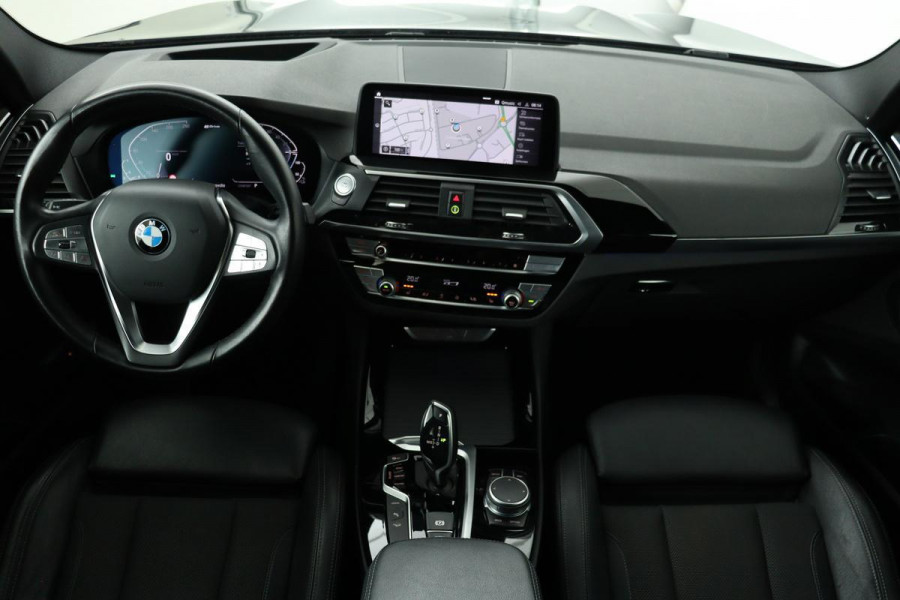 BMW X3 xDrive30e Advantage | Head-Up | Panoramadak | Adaptive cruise | Stoelverwarming | Carplay | Camera | Live Cockpit | Adaptive LED | Sfeerverlichting | Navigatie