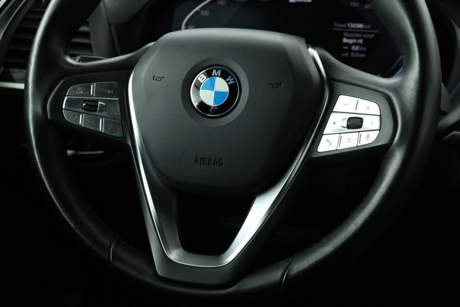 BMW X3 xDrive30e Advantage | Head-Up | Panoramadak | Adaptive cruise | Stoelverwarming | Carplay | Camera | Live Cockpit | Adaptive LED | Sfeerverlichting | Navigatie