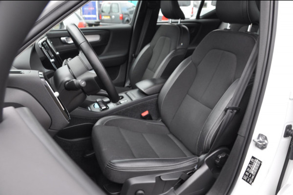 Volvo XC40 T3 163PK Automaat Momentum Pro / Cruise control / BLIS / Parkeersensoren met camera / Leder met textiel interieur / stoelverwarming / Apple carplay / Andriod auto /