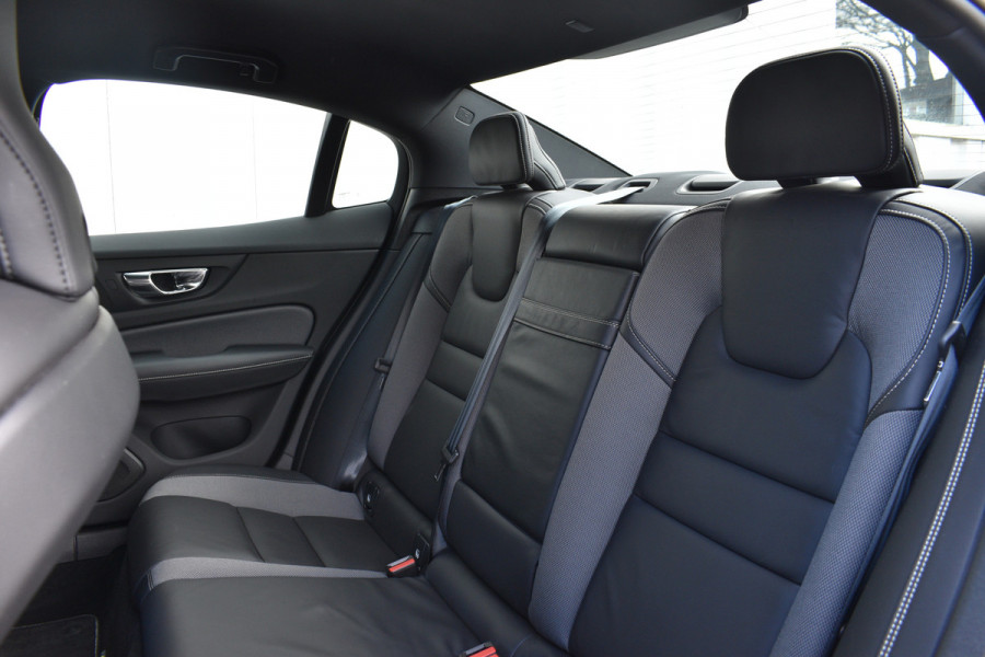 Volvo S60 T4 Automaat R-Design | Adaptieve cruise control | verwarmbare voorstoelen | Park Assist Line |