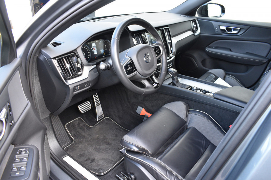 Volvo S60 T4 Automaat R-Design | Adaptieve cruise control | verwarmbare voorstoelen | Park Assist Line |