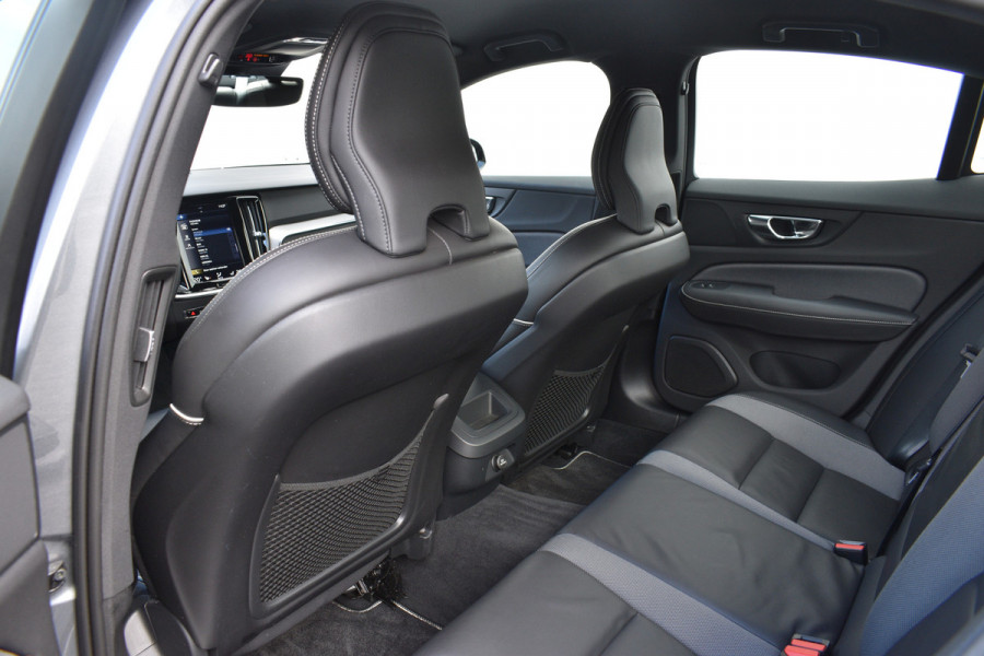 Volvo S60 T4 Automaat R-Design | Adaptieve cruise control | verwarmbare voorstoelen | Park Assist Line |