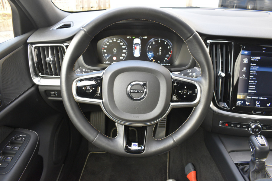 Volvo S60 T4 Automaat R-Design | Adaptieve cruise control | verwarmbare voorstoelen | Park Assist Line |