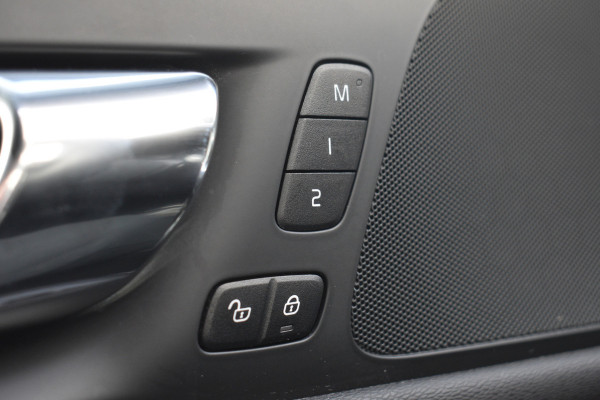 Volvo S60 T4 Automaat R-Design | Adaptieve cruise control | verwarmbare voorstoelen | Park Assist Line |