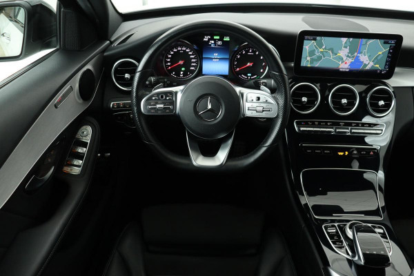 Mercedes-Benz C-Klasse 300e AMG Night | Head-Up | Adaptive cruise | Stoelverwarming | 360 camera | Carplay | Keyless | Matrix LED | Trekhaak | Park Assist | Navigatie