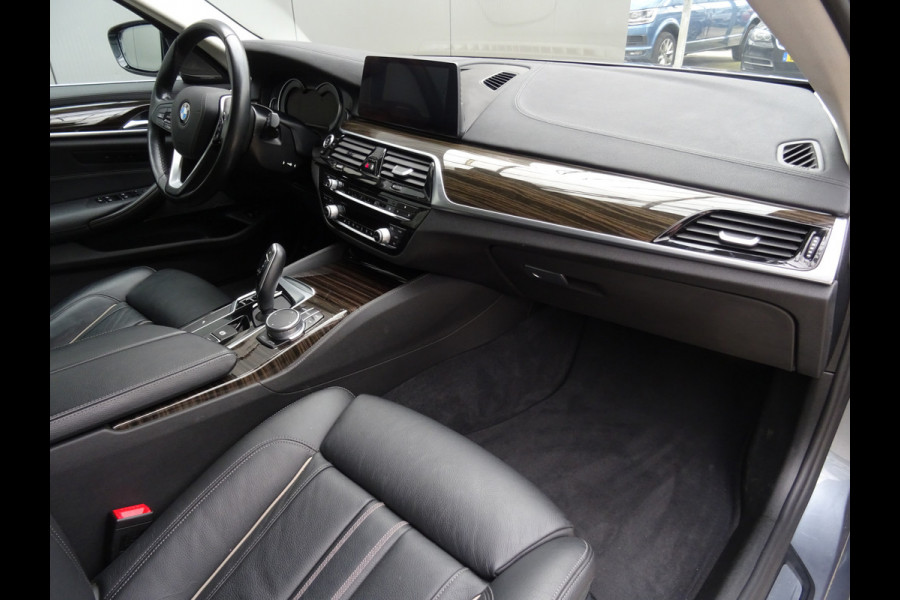 BMW 5 Serie Touring 530i High Executive * LED * GR NAVI * LEER !!