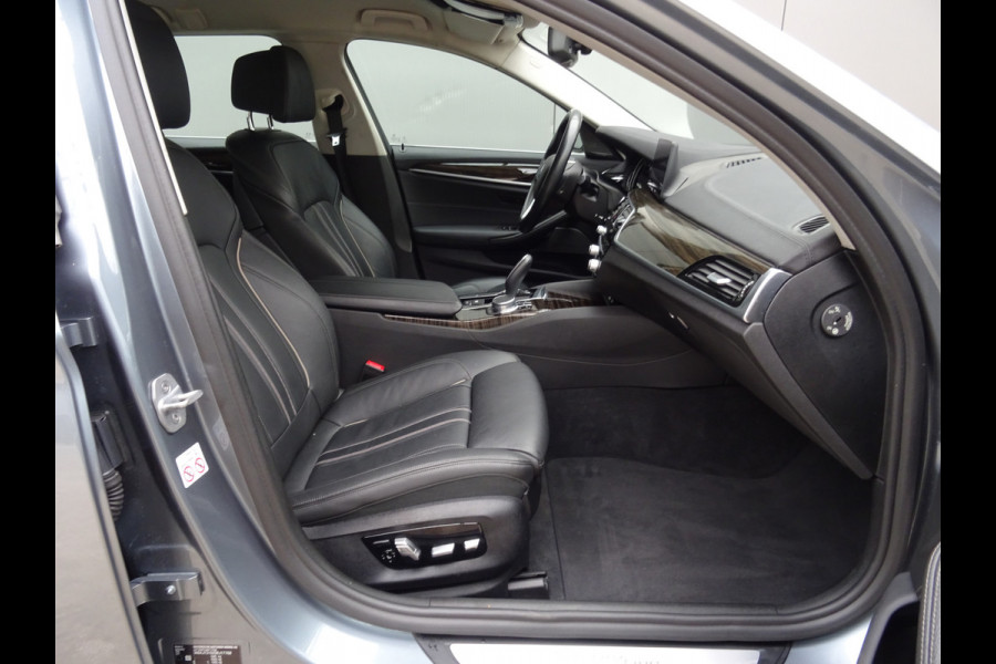 BMW 5 Serie Touring 530i High Executive * LED * GR NAVI * LEER !!