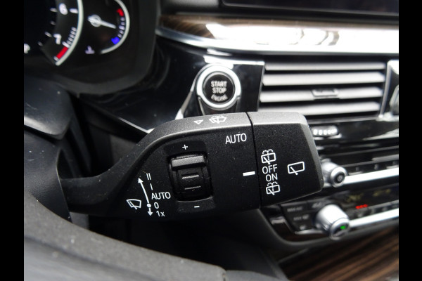 BMW 5 Serie Touring 530i High Executive * LED * GR NAVI * LEER !!