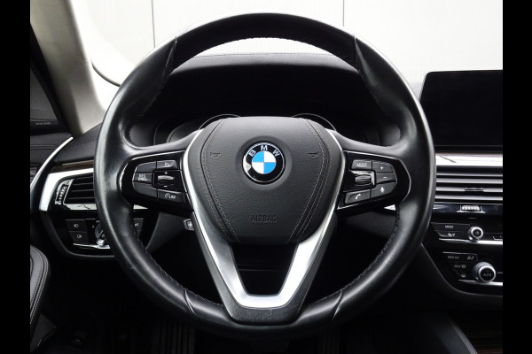 BMW 5 Serie Touring 530i High Executive * LED * GR NAVI * LEER !!