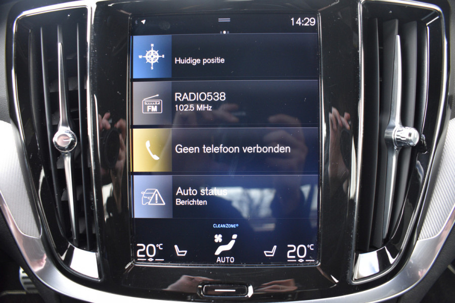 Volvo S60 T4 Automaat R-Design | Adaptieve cruise control | verwarmbare voorstoelen | Park Assist Line |