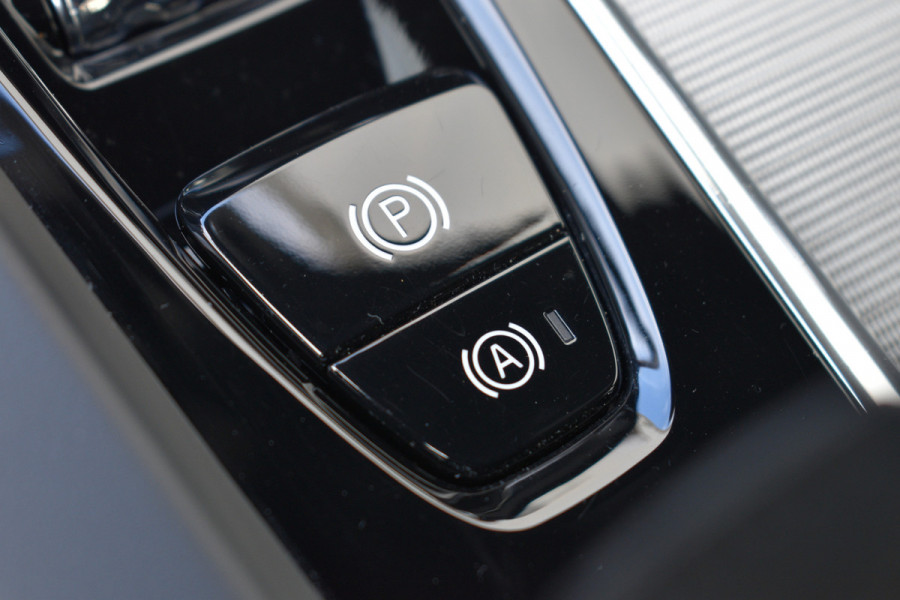 Volvo S60 T4 Automaat R-Design | Adaptieve cruise control | verwarmbare voorstoelen | Park Assist Line |
